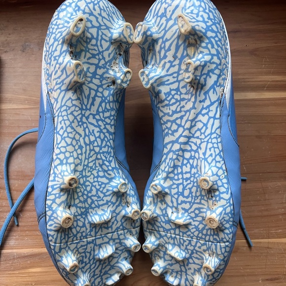 Jordan Tiempo Soccer Cleats - Picture 2 of 5